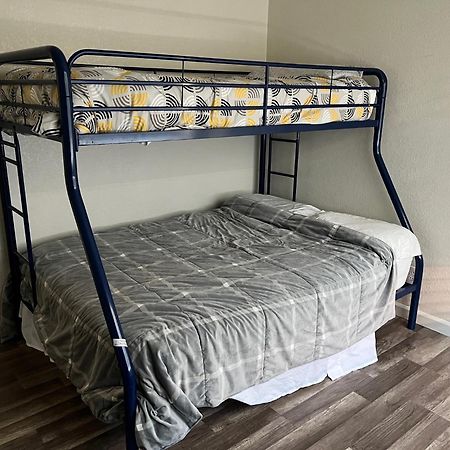 Peaceful 2Bed,1Bath Condo With Free Parking All Yours To Enjoy Фресно Экстерьер фото
